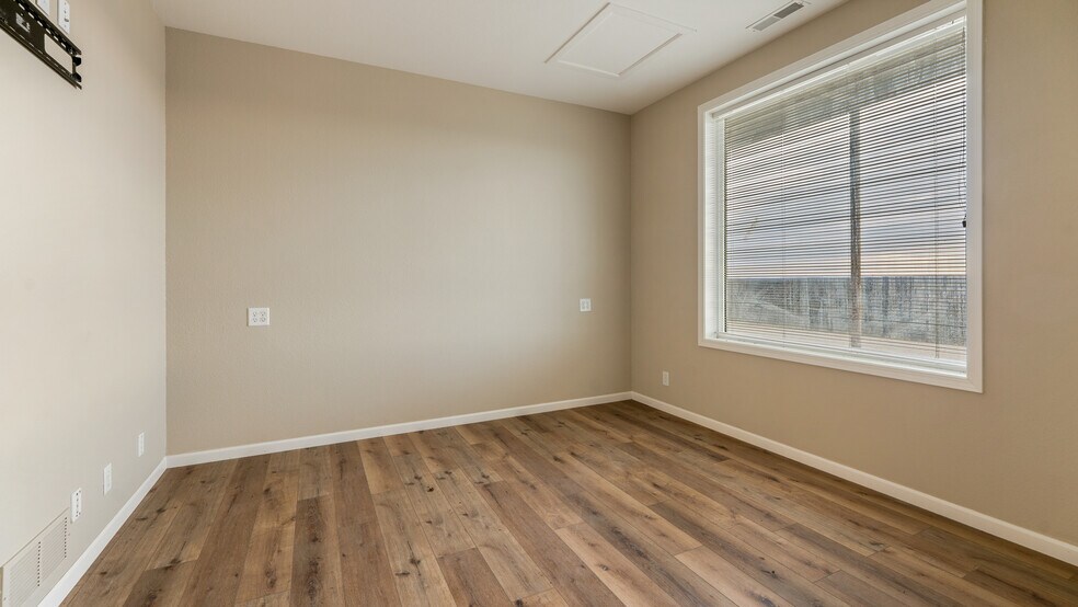 More Photos Of 4466 Horseshoe Bend Pky, Village Of Four Seasons General Retail For Sale
