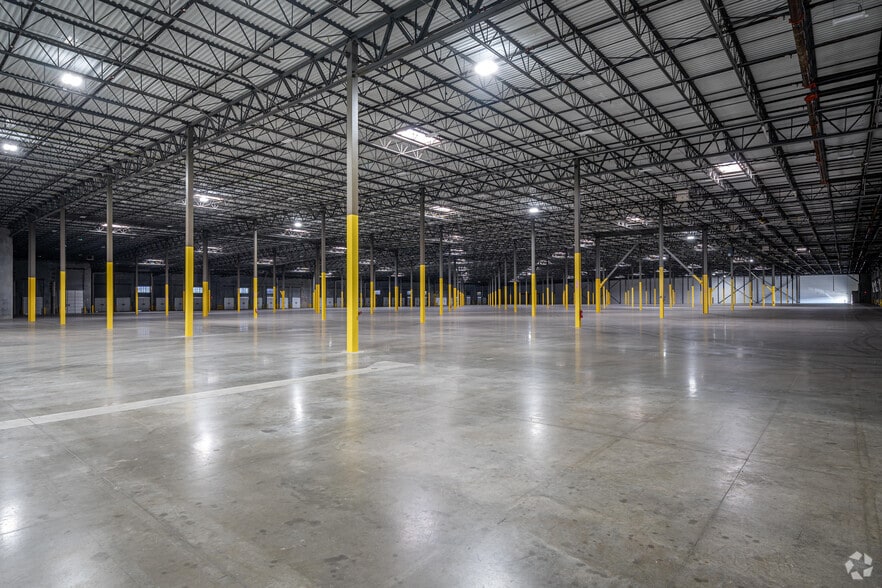 More Photos Of 7301-7401 Security Way, Houston Unknown For Lease