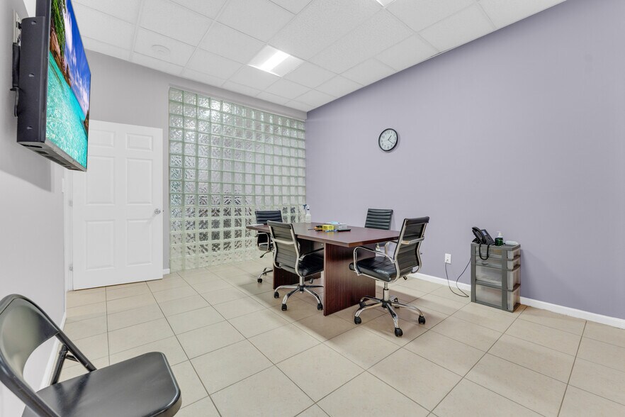 More Photos Of 501-513 Old Griffin Rd, Dania Warehouse For Sale