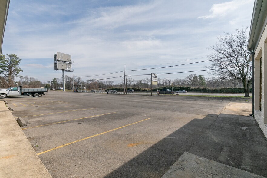 More Photos Of 2065 Cleveland Hwy, Dalton Flex For Sale