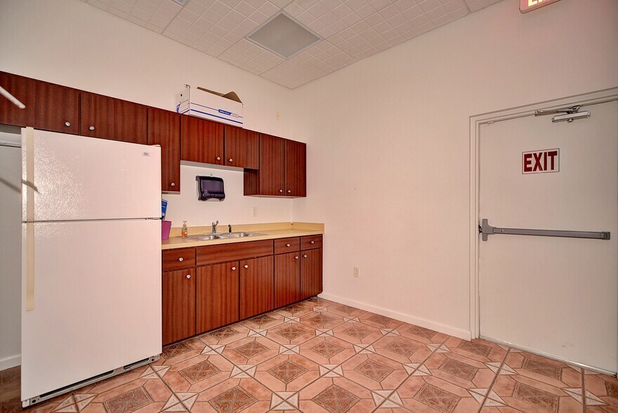 More Photos Of 2153 US Highway 27 S, Sebring Office For Sale