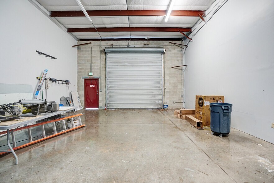 More Photos Of 1882 Porter Lake Dr, Sarasota Light Manufacturing For Lease