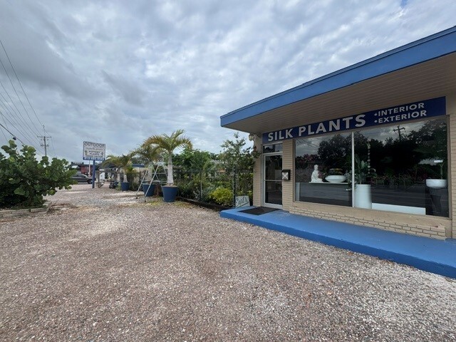 More Photos Of 3633 S West Shore Blvd, Tampa Freestanding For Sale