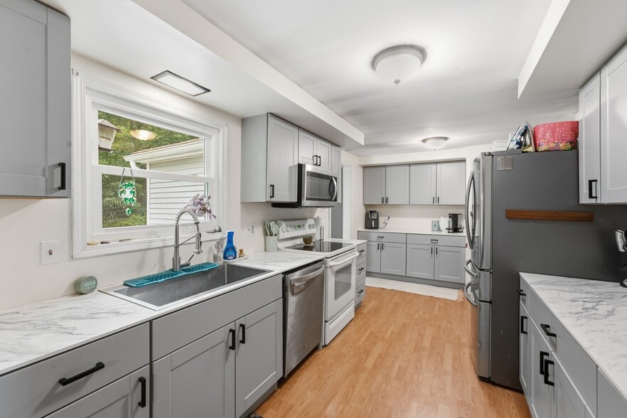 More Photos Of 331 Silver St, Greenfield Religious Facility For Sale