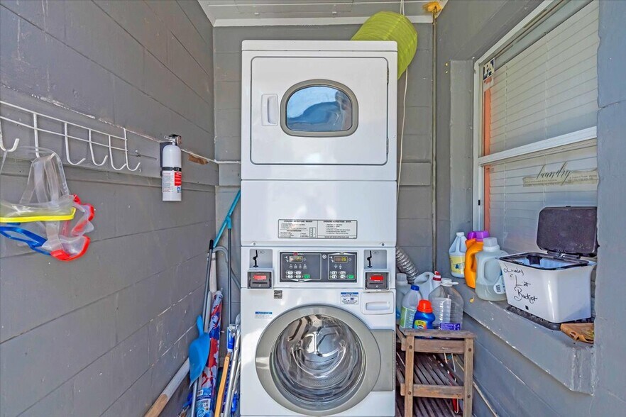 More Photos Of 1760 Wisconsin Ln, Sarasota Multifamily For Sale