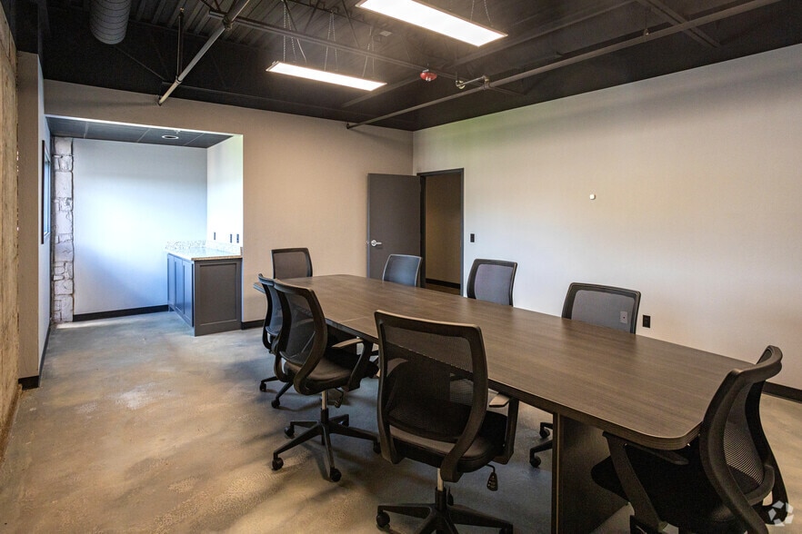 More Photos Of 7901 NE 10th St, Midwest City Office For Sale