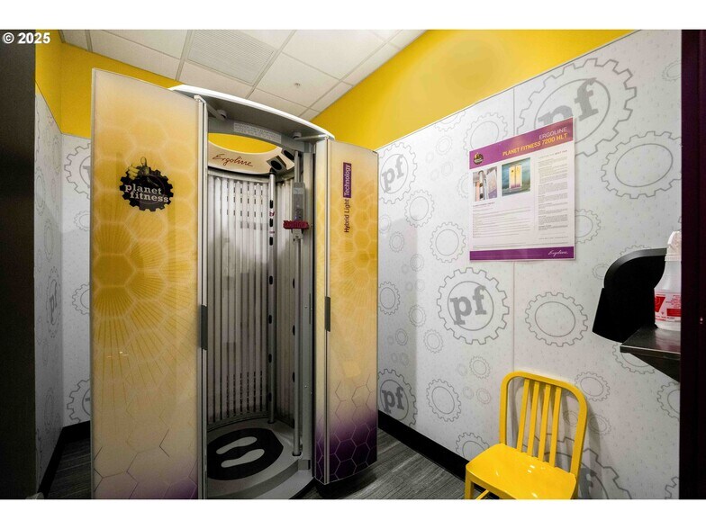 More Photos Of 1236 Teakwood Ave, Coos Bay Health Club For Sale