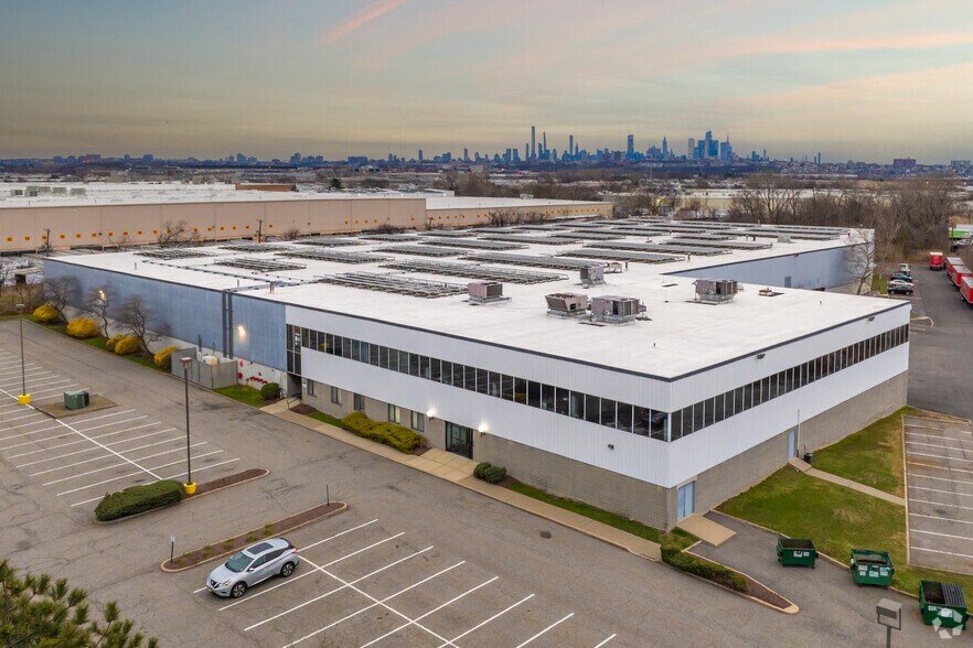 Primary Photo Of 550 Meadowlands Pky, Secaucus Warehouse For Lease