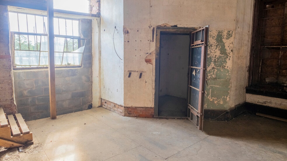 More Photos Of 82 Dromedary Street st, Woodbury Flex For Sale