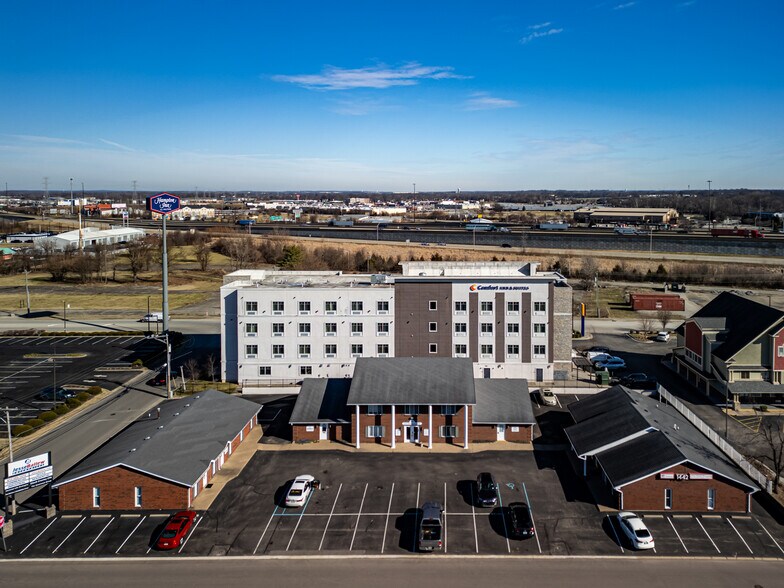 More Photos Of 1446 Horn St, Clarksville Office For Lease
