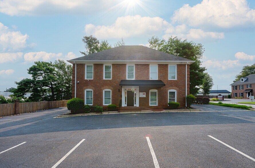 More Photos Of 610 Colonial Park Dr, Roswell Medical For Lease