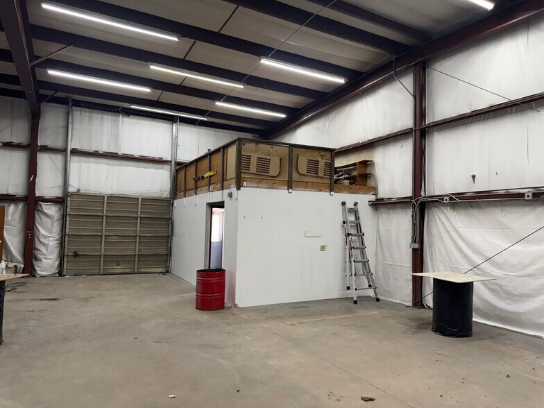 More Photos Of 1210 S El Paso St, Colorado Springs Warehouse For Lease