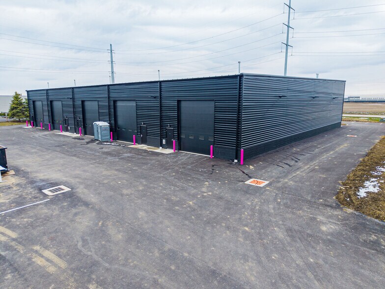 More Photos Of 7714 Corporate Blvd, Plain City Flex For Lease