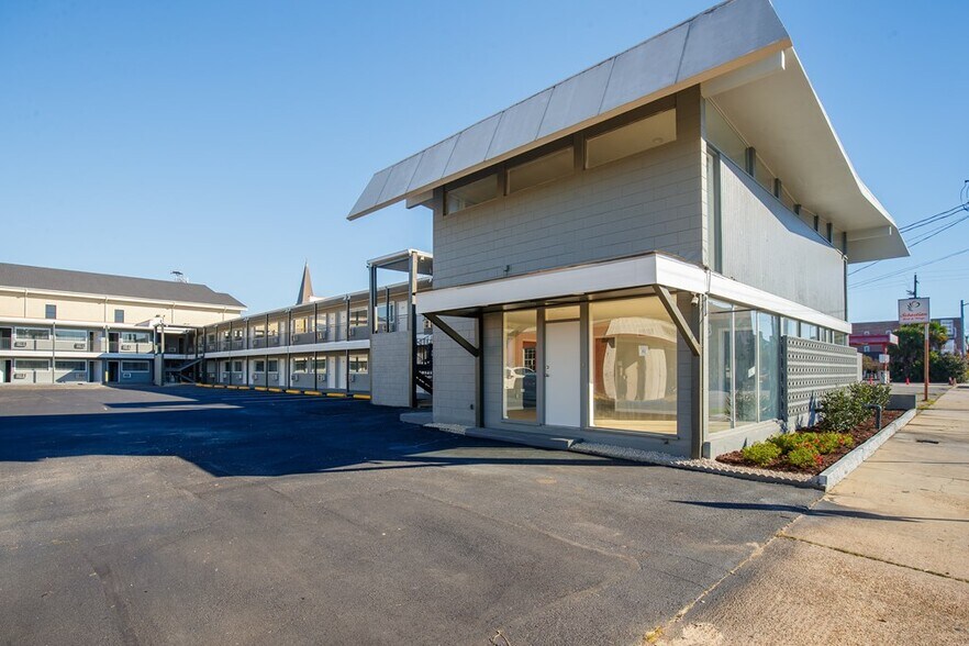 More Photos Of 218 W Hill, Valdosta Hotel For Sale