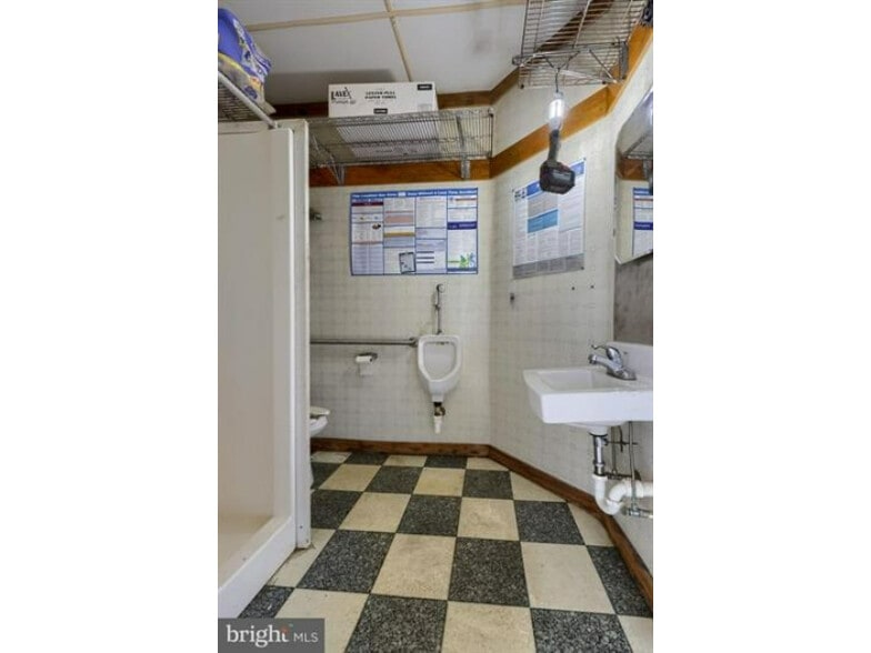 More Photos Of 240 Railroad Ave, Bird In Hand Flex For Sale