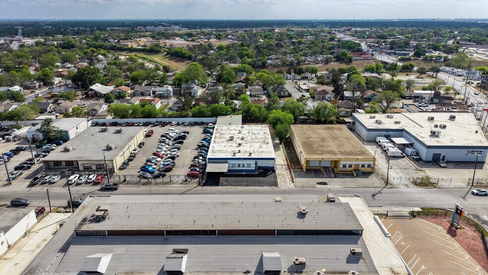 More Photos Of 130 E Zavalla, San Antonio Warehouse For Lease