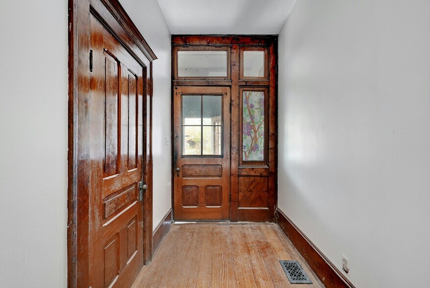More Photos Of 709 N Lexington St, Manor Specialty For Sale