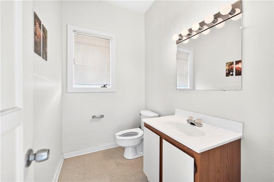 More Photos Of 453 Wall Ave, Wilmerding Office For Sale