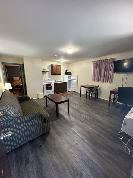 More Photos Of 721 State Route 54 E, Clinton Hotel For Sale