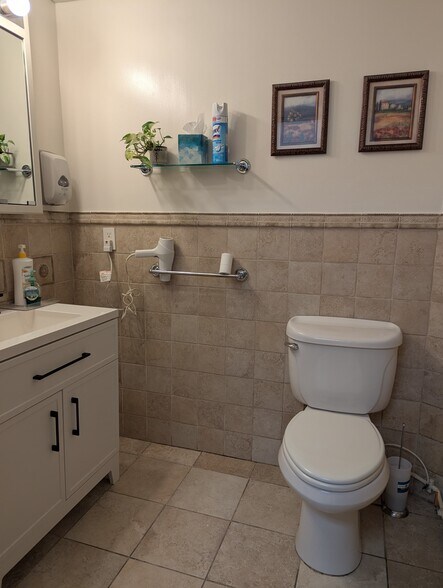 More Photos Of 572-574 Newark Ave, Jersey City Office For Sale