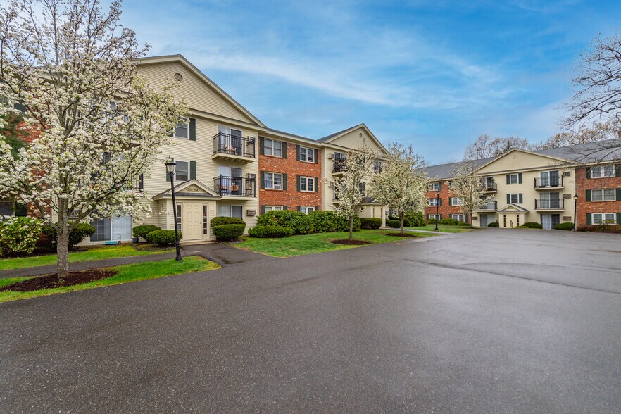 More Photos Of 1 Oak Hill Ln, Nashua Apartments For Sale