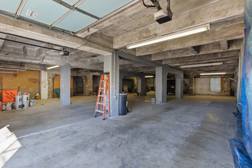 More Photos Of 2200 Union St, Bellaire Warehouse For Sale