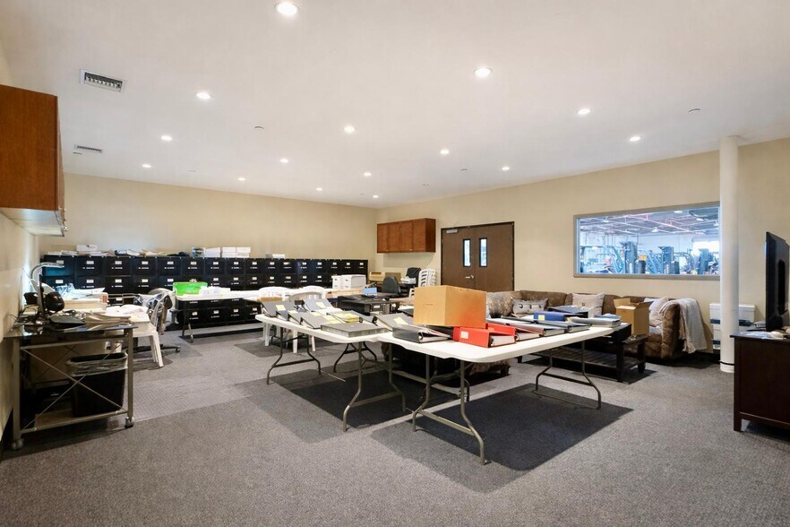 More Photos Of 1005 E Orangethorpe Ave, Anaheim Warehouse For Sale