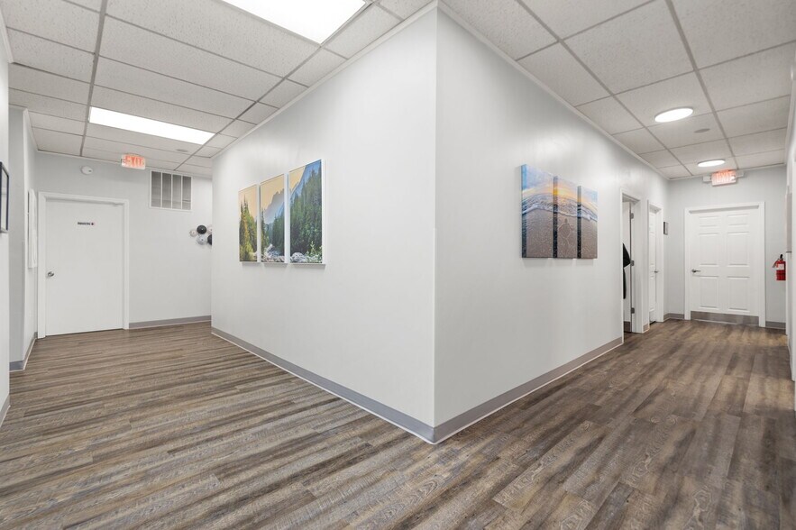 More Photos Of 725 S Main St, London Medical For Sale