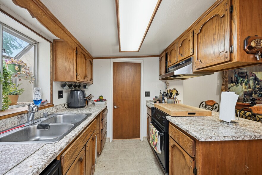 More Photos Of 3511 Redwood St, Clearlake Freestanding For Sale