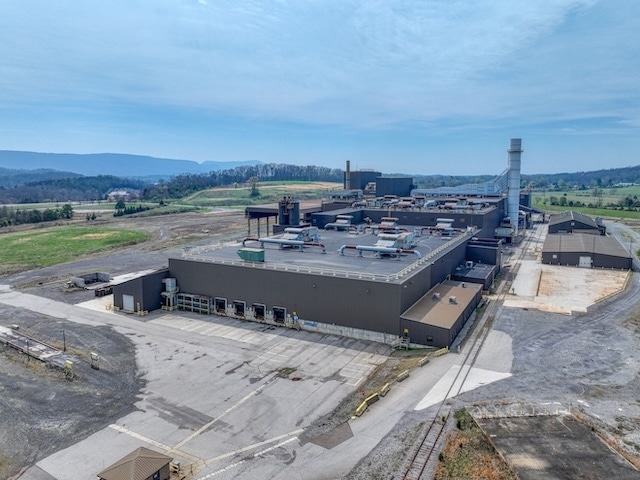 More Photos Of 134 Waupaca Dr, Etowah Manufacturing For Sale