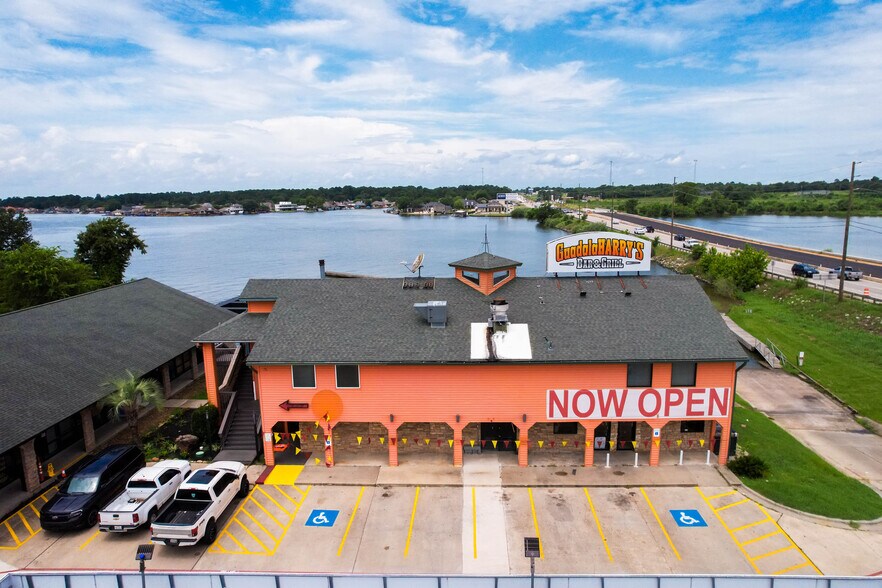 Primary Photo Of 12947 Lake Conroe Hills Dr, Willis Restaurant For Lease