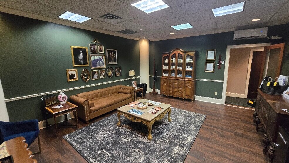 More Photos Of 1108 3rd Ave, Huntington Office For Sale