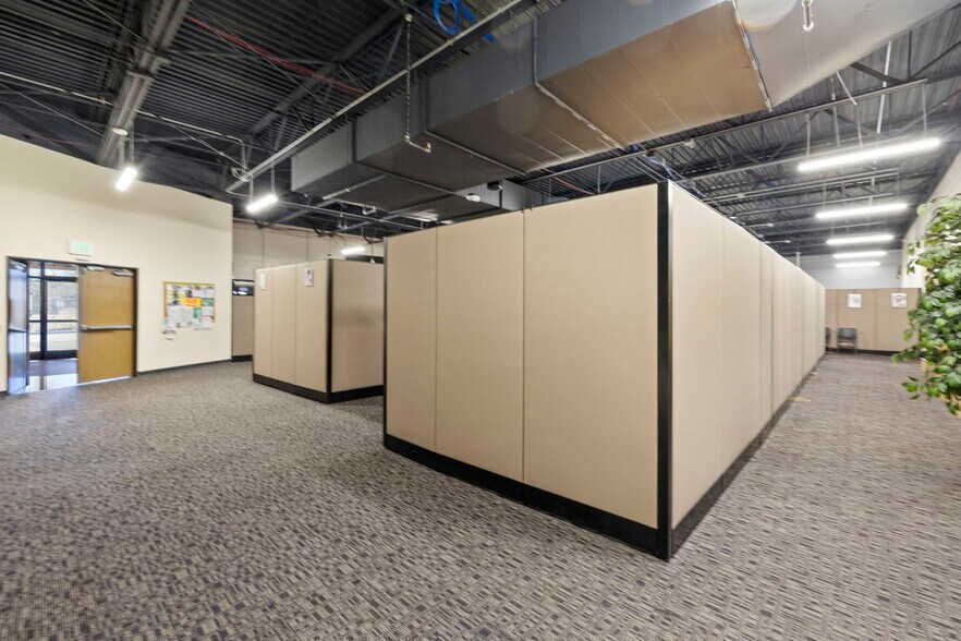 More Photos Of 6436 S Hwy 85-87, Colorado Springs General Retail For Sale