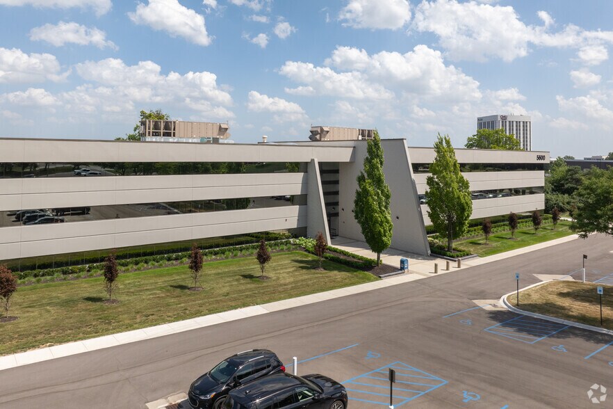 More Photos Of 5600 New King Dr, Troy Medical For Lease