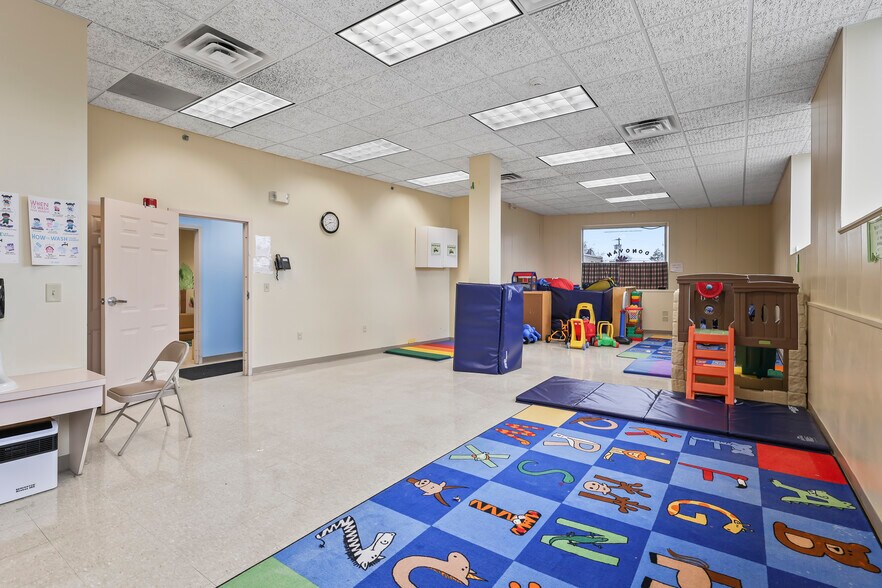 More Photos Of 1631 Main St, Niagara Falls Industrial For Sale