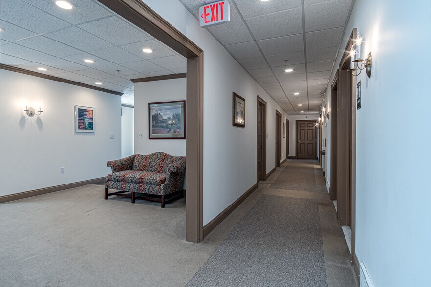 More Photos Of 5 Emma Ln, Clifton Park Office For Lease