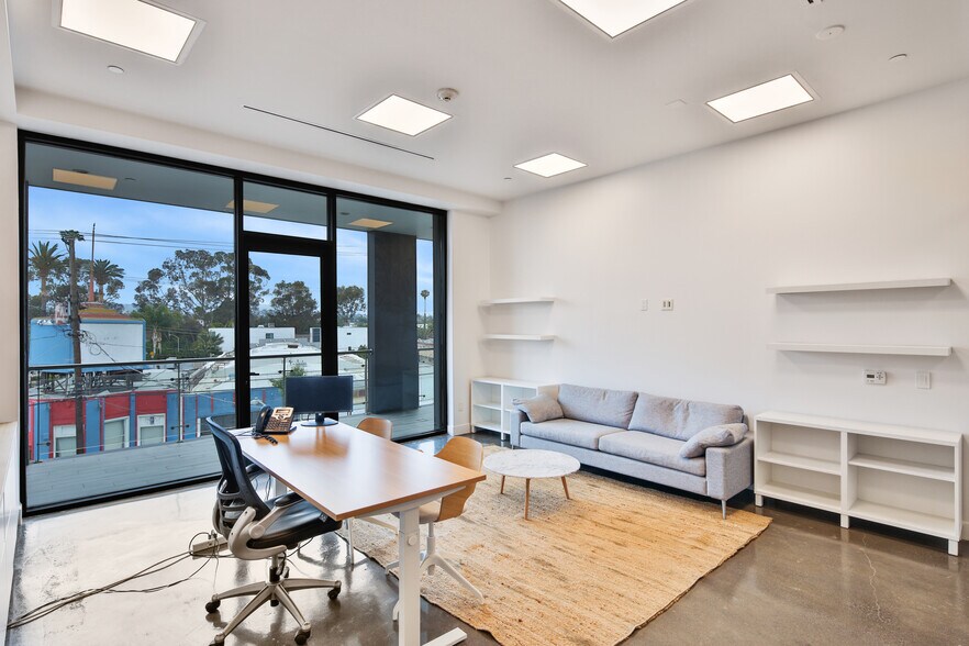 More Photos Of 5242 W Adams Blvd, Los Angeles Loft Creative Space For Sale