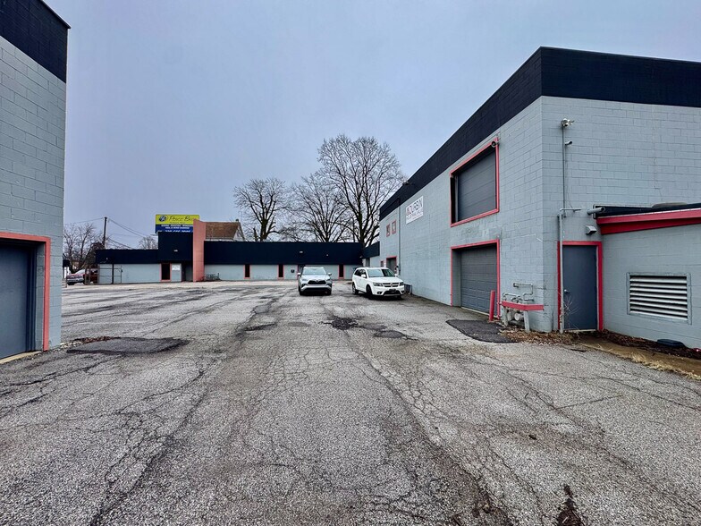 More Photos Of 1050 Triplett Blvd, Akron Warehouse For Sale