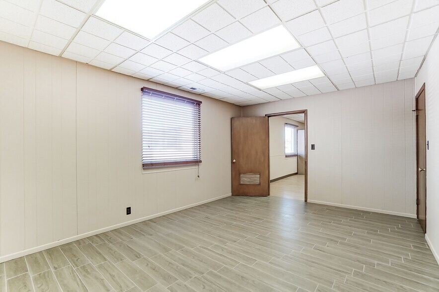 More Photos Of 112-120 N West St, Lima Storefront Retail Office For Lease