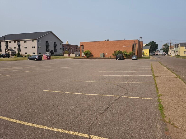 More Photos Of 97 S 4th St, Ishpeming Office For Lease