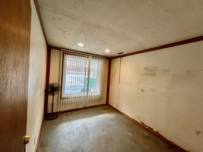 More Photos Of 15095 Maccorkle Ave, Cabin Creek Auto Repair For Sale
