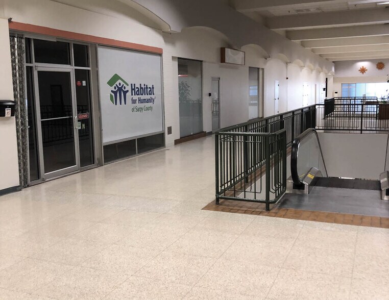 More Photos Of 1001 Fort Crook Rd N, Bellevue Flex For Lease