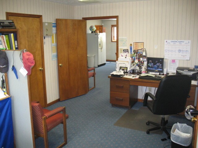 More Photos Of 318 E Broadway St, Shelbyville Light Manufacturing For Sale