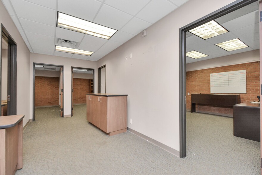More Photos Of 1500 W Highway 6, Alvin Truck Terminal For Lease