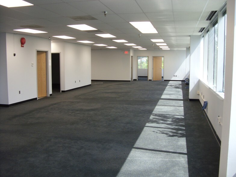 More Photos Of 1000 Crawford Pl, Mount Laurel Office For Lease