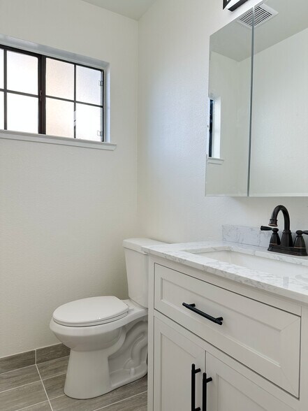 More Photos Of 1805 V St, Sacramento Dormitory For Sale