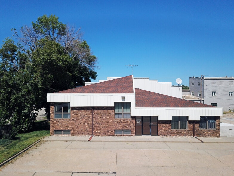 Primary Photo Of 1160 Lincoln St, Blair Light Manufacturing For Sale