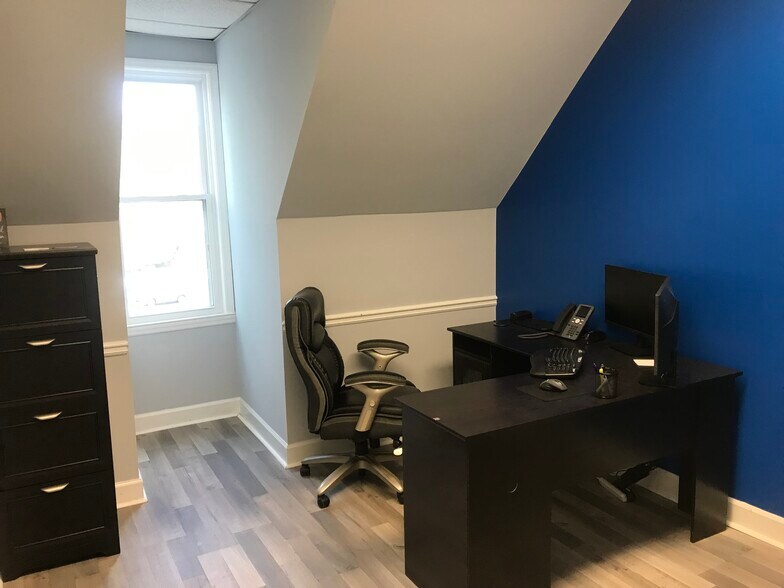 More Photos Of 1225 Johnson Ferry Rd, Marietta Medical For Lease