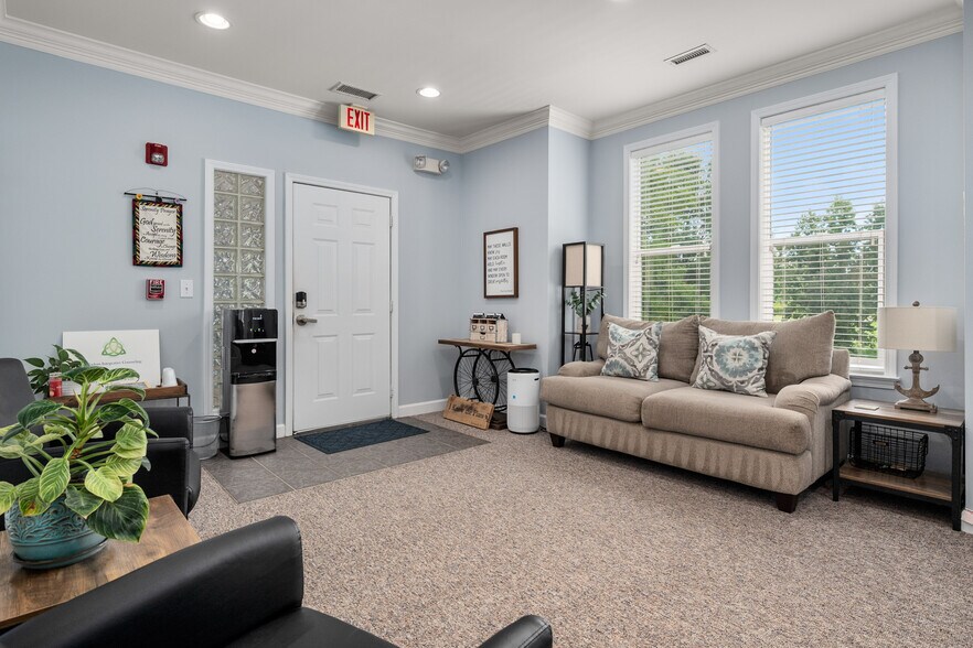 More Photos Of 705-711 Peninsula Dr, Davidson Office For Sale