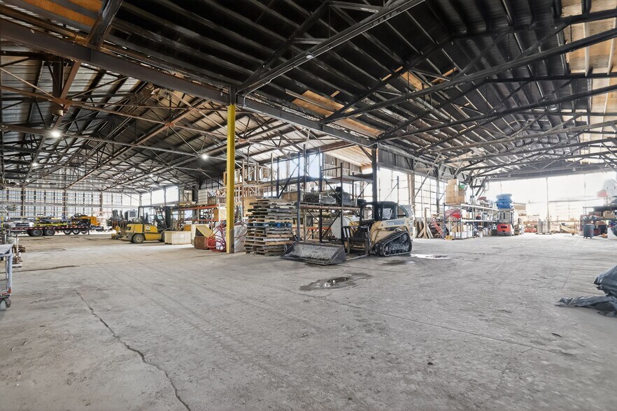 More Photos Of 935 W 6th St, Lansdale Industrial For Sale